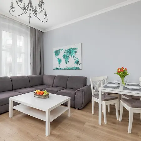 Luxury With River View And Desk For Remote Work In By Renters Lägenhet