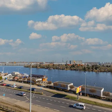 Luxury With River View And Desk For Remote Work In By Renters Lägenhet