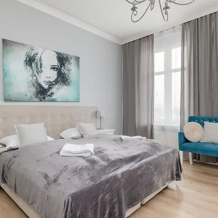 Luxury With River View And Desk For Remote Work In By Renters Lägenhet *